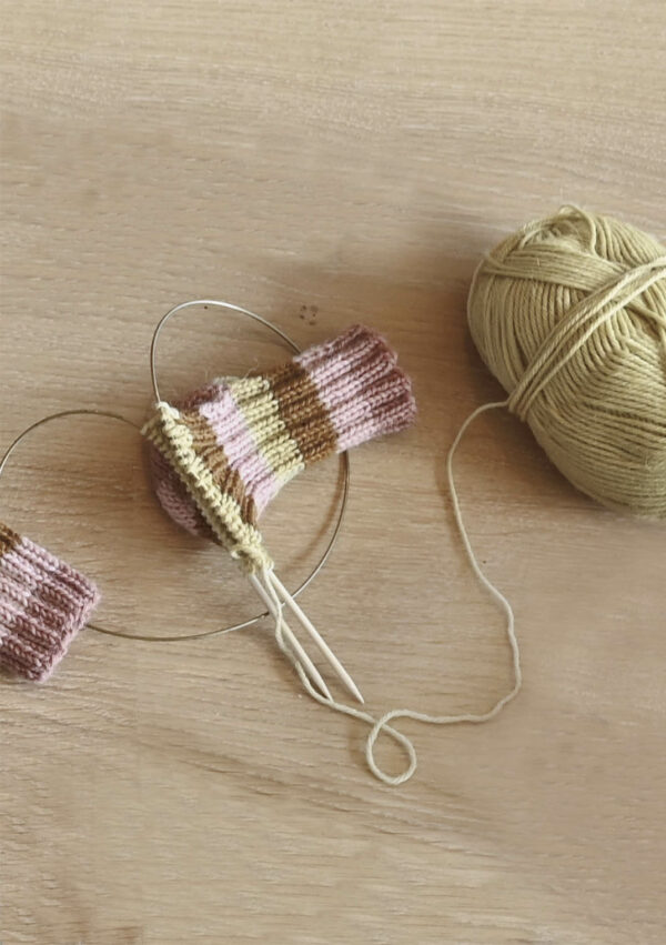 Tema 64: Socks - Sandnes Garn - Image 4