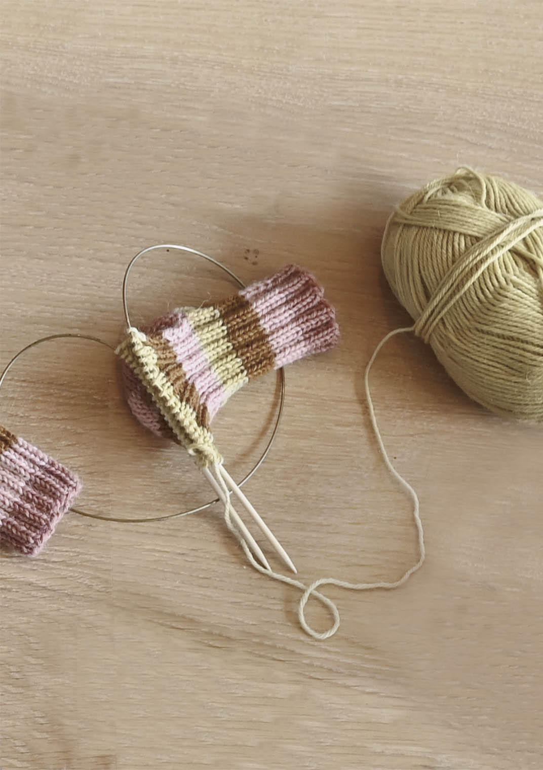 Tema 64: Socks - Sandnes Garn - Image 4