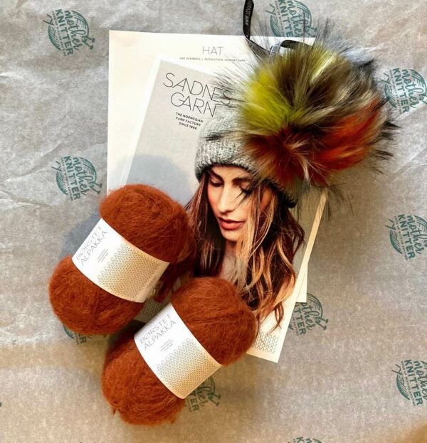 Sandnes Garn Slouchy Hat Kit - Image 6