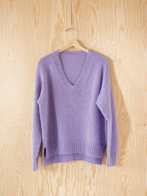 MARLEY V-NECK SWEATER (b) - 2210 - Image 2