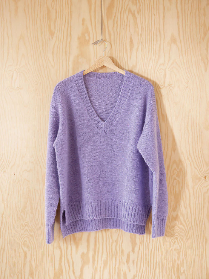 MARLEY V-NECK SWEATER (b) - 2210 - Image 2