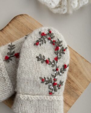 Sandnes Garn Tova Mittens (FREE)