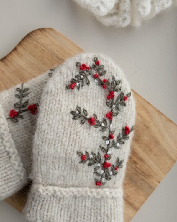 Sandnes Garn Tova Mittens (FREE)