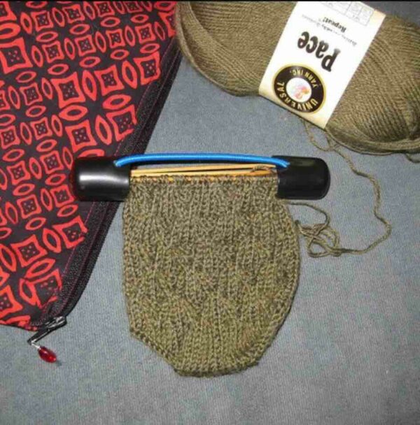 KATRINKLES DOUBLE POINTED KNITTING NEEDLE HOLDER [DPNs] - Image 3